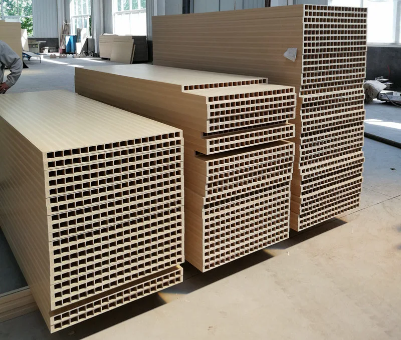 Zein plastikozko material egokiak dira WPC atea fabrikatzeko?