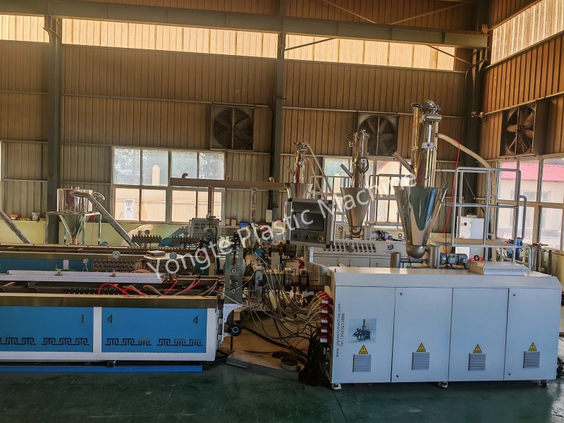 Yongtek-ek koestrusio-lerro berria enkargatu du lineako 3D embossing teknologiarekin WPC estalkietarako