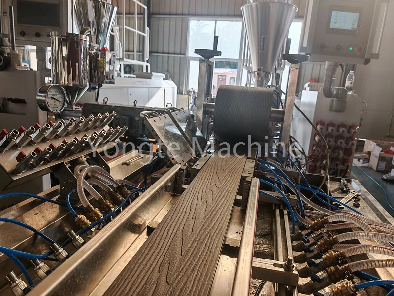 Makina plastikozko hondakinak WPC profil bihurtu