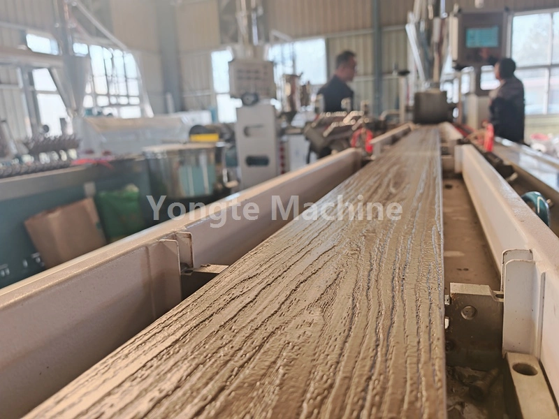 Plastiko eta Hondakin Ehungintza Konposatu Makina