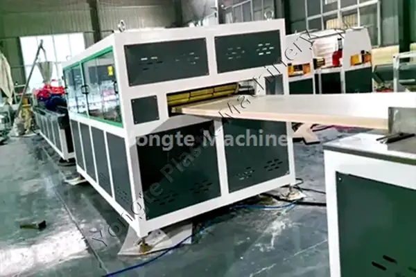 Errusiako WPC Ate Panel Makina