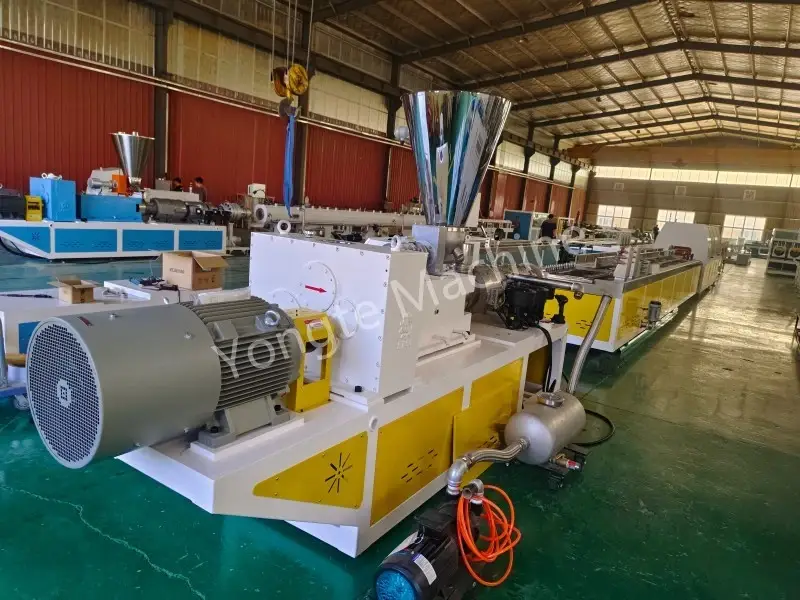 Yongte WPC Door Profile Extrusion Line bezero indiarrentzat